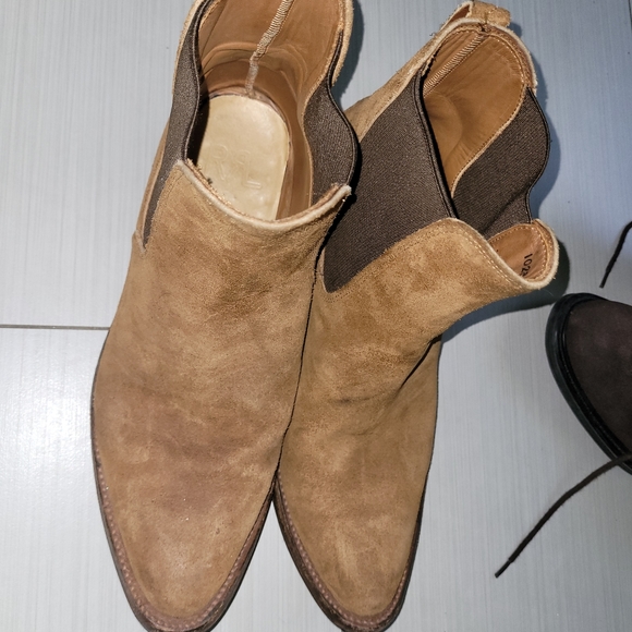 Shoes - Picture 2 of 4